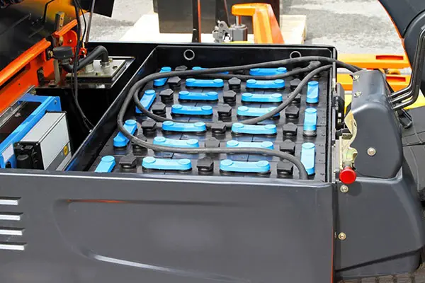 叉車蓄電池為什么要添加蒸餾水？