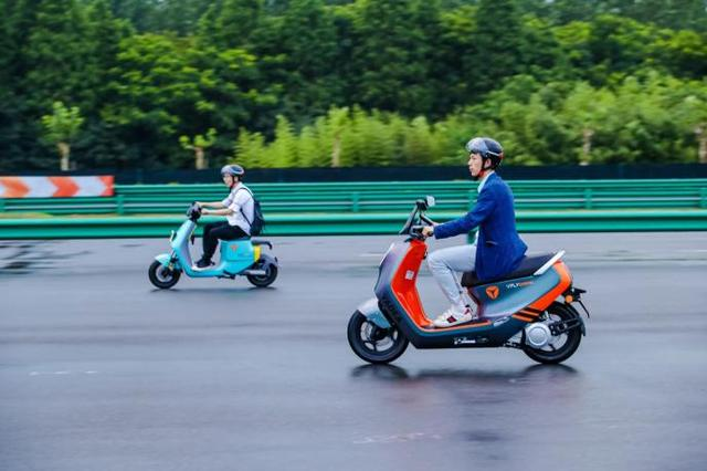 天氣轉(zhuǎn)涼，請(qǐng)注意查收你的電動(dòng)車(chē)電池保養(yǎng)手冊(cè)！